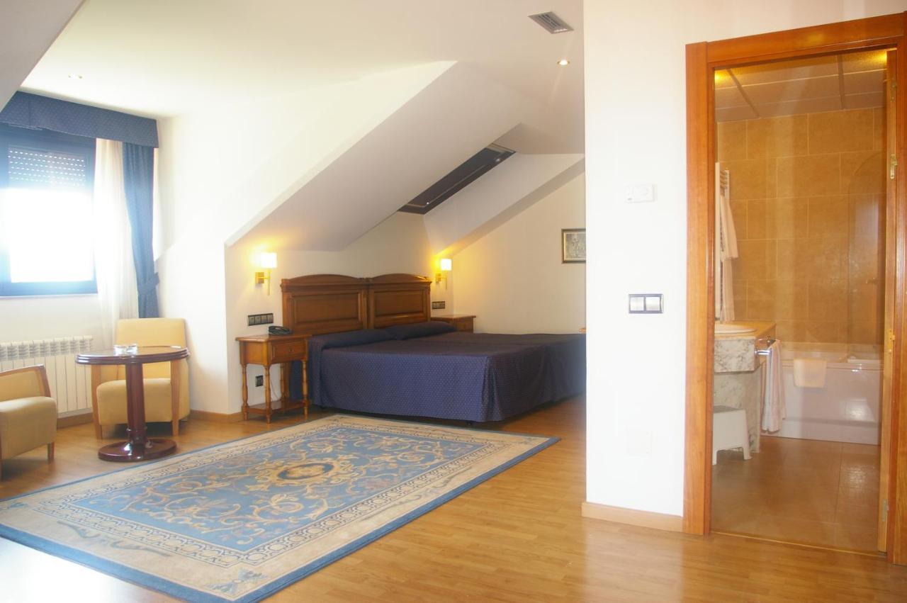 Noreña Hotel Cristina מראה חיצוני תמונה