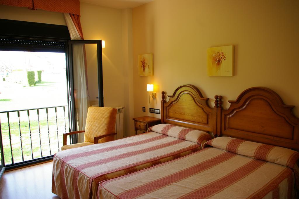 Noreña Hotel Cristina מראה חיצוני תמונה