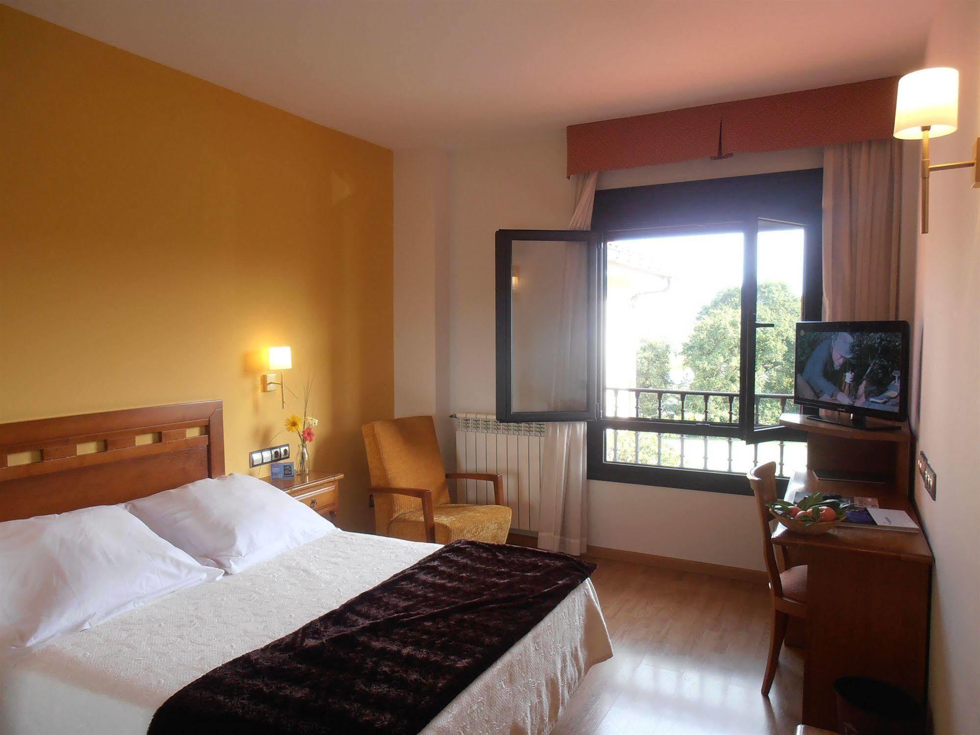 Noreña Hotel Cristina מראה חיצוני תמונה